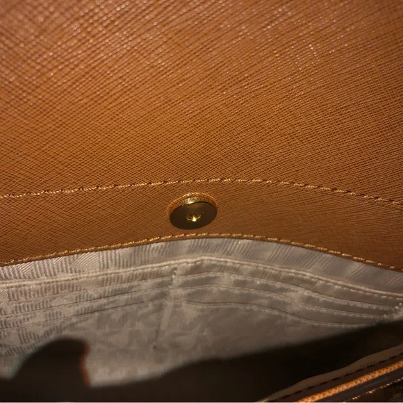 👜Michael Kors  NS Jet Set, with matching Fulton Wallet
👜Color: Brown - Picture 8 of 8